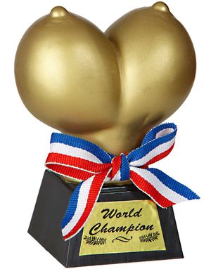 Puppeformet World Champion Pokal 12x9 cm